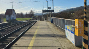 Zastávka Dolní Lhota: nástupiště směr Brno