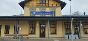 Čekárna, pokladna a záchody na nádraží v Rožnově pod Radhoštěm