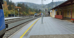 Nádraží v Lipníku nad Bečvou, nástupiště u koleje 1