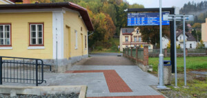 Kudy na nádraží v Bečově nad Teplou