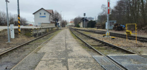 Cesta na nástupiště na nádraží v Bystřici nad Pernštejnem