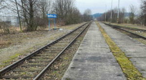 Nádraží Bystřice nad Pernštejnem a nástupiště u 3.koleje