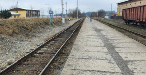 Nádraží Bystřice nad Pernštejnem a nástupiště u 3.koleje