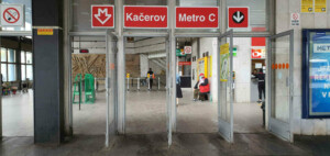 Kudy na stanici vlaků Praha-Kačerov