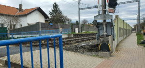 Nádraží Praha-Kolovraty, přechod přes koleje