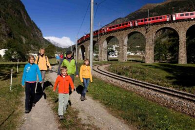 Procházka v blízkosti kruhového viaduktu Brusio, zdroj archiv Rhétské dráhy