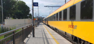 Nástupiště u 1. koleje v Brně-Králově Poli
