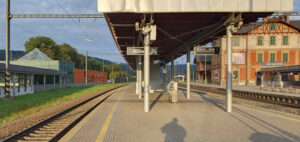 Nástupiště u 3. koleje na nádraží v Ústí nad Orlicí
