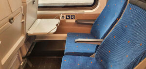 Sedadla ve voze ComfortJet Bdmpz 883