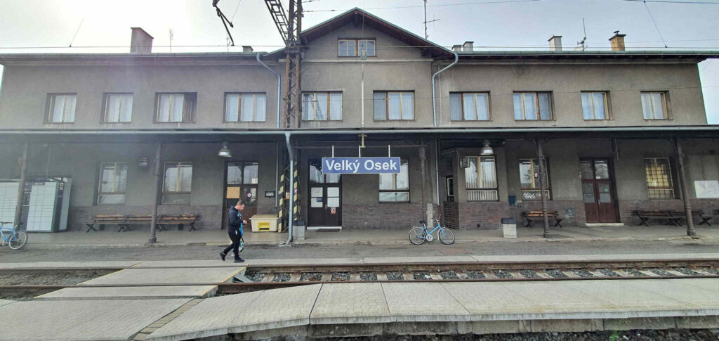 Nádraží ve Velkém Oseku