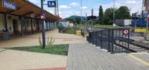 Nádraží Holešov, nástupiště u koleje 1