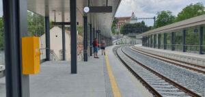 Zastávka Praha-Výstaviště - nástupiště u koleje 1