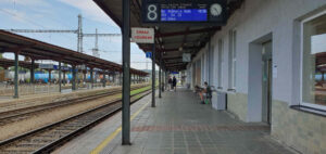 Vlakové nádraží Valašské Meziříčí, nástupiště 1 u koleje 8