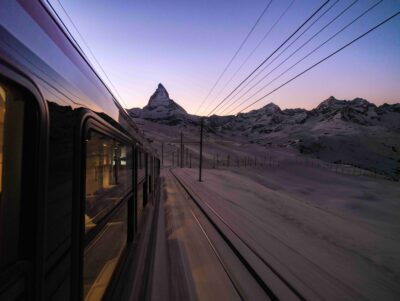 Cesta vlakem na vrchol Gornergrat s výhledem na Matterhorn, z archivu Gornegratbahn