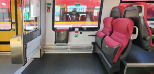 Cestujeme na vozíku v jednotce Flirt Stadler