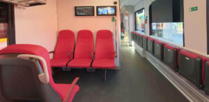 Cestujeme na vozíku v jednotce Flirt Stadler