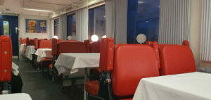 Jídelní vůz na EC 271 Metropolitan z Brna do Břeclavi