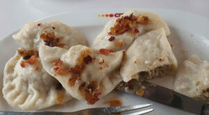 Pirohy s masem a omastkem (pirohy s masem, slanina, cibule)