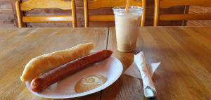 Podnik s příhodným názvem „Občerstvení u nádraží“