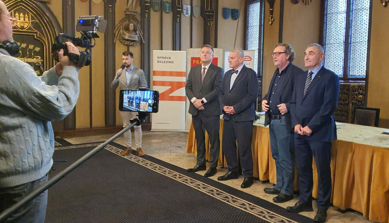 Podpis memoranda o spolupráci mezi městskou části Prahy 10, velkou radnici Prahy a Správou železnic