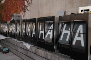 Z průběhu instalace. 4x foto Správa železnic