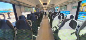 Jednotka Flirt v barvách dopravce Koleje Mazowiecki