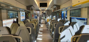 Jednotka Flirt v barvách dopravce Koleje Mazowiecki