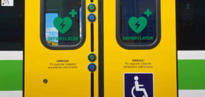 Stadler Flirt - defibrilátor