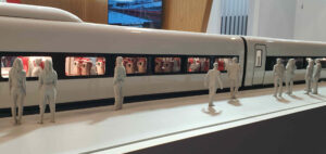 Model vlaku Talgo na veletrhu TRAKO 2025