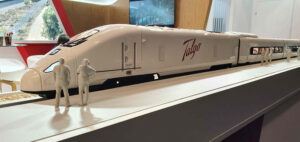 Model vlaku Talgo na veletrhu TRAKO 2025