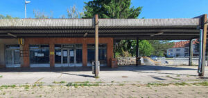 Příchod na nádraží Újezdec u Luhačovic