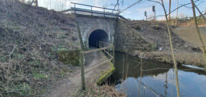 Tunýlek pod železniční tratí v Přibyslavi.