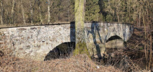 Most nad řekou Sázavou