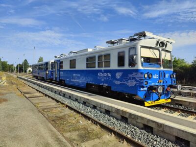Autonomní vlak společnosti AŽD Edita ve stanici Dolní Bousov, zdroj Wikimedia Commons