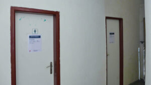 Záchody na nádraží v Bakově nad Jizerou