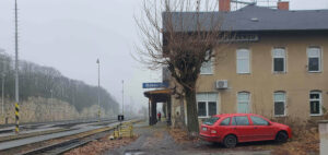 Příjezd na nádraží v Bakově nad Jizerou