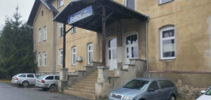Příchod na nádraží v Bakově nad Jizerou