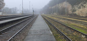 Nádraží Bakov nad Jizerou, nástupiště u koleje 5