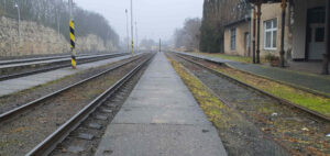 Nádraží Bakov nad Jizerou, nástupiště u koleje 2