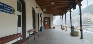 Veranda na nádraží v Bakově nad Jizerou