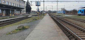 Nádraží v Chlumci nad Cidlinou - nástupiště u koleje 3