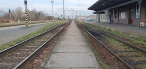 Nádraží v Chlumci nad Cidlinou - nástupiště u koleje 2