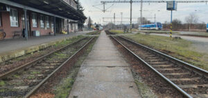 Nádraží v Chlumci nad Cidlinou - nástupiště u koleje 2