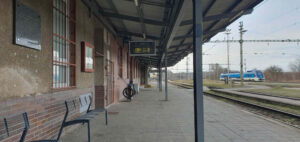 Čekárna a služby na nádraží v Chlumci nad Cidlinou