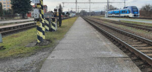 Nádraží v Chlumci nad Cidlinou - nástupiště u koleje 3