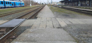Nádraží v Chlumci nad Cidlinou - nástupiště u koleje 3