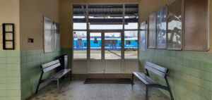 Čekárna a služby na nádraží v Chlumci nad Cidlinou