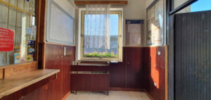 Čekárna s pokladnou na nádraží Hlubočky-Mariánské Údolí