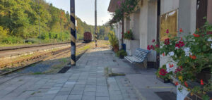 Nádražní lavičky