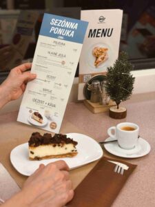 Karamelový cheesecake a káva za výhodnou cenu ze zimní nabídky WAGON SLOVAKIA KOŠICE
